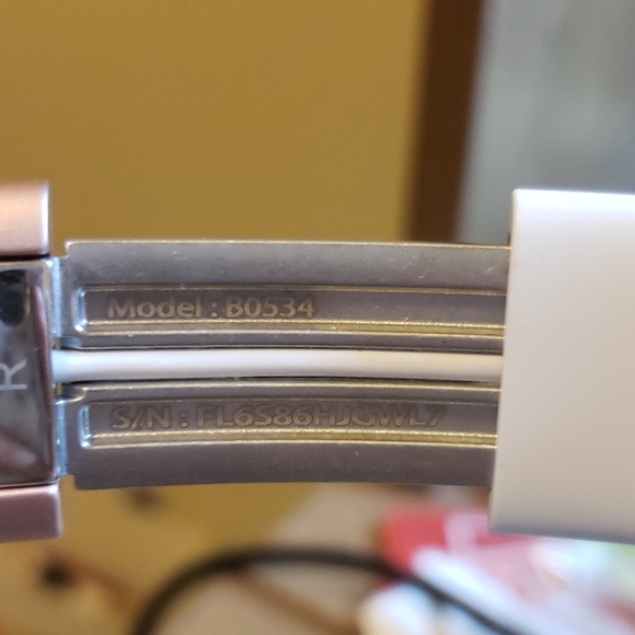 Beats Wireless Headphones - Picture 3 of 4